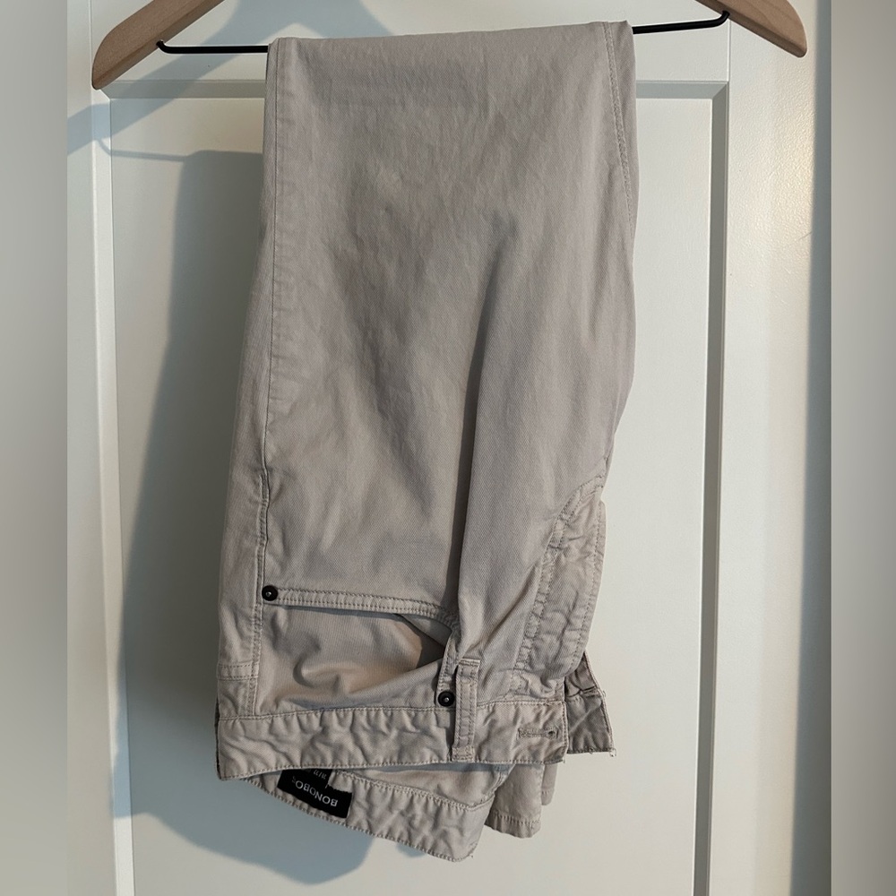 Bonobos lightweight slim fit chinos in stone color, size 31 x 32.